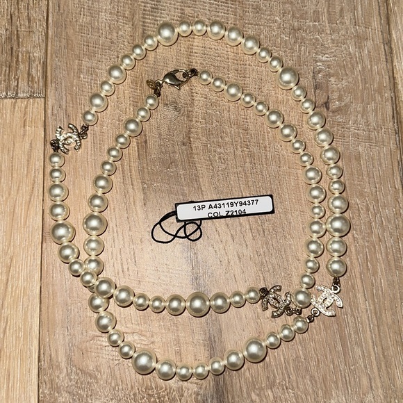 Like New! CHANEL pearl necklace - Picture 8 of 9